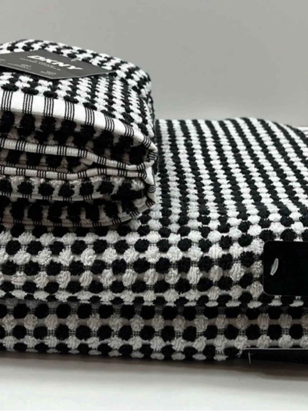 Donna Karan New York DKNY Bath Towel Set - Black White Textured - 4 Peice NEW